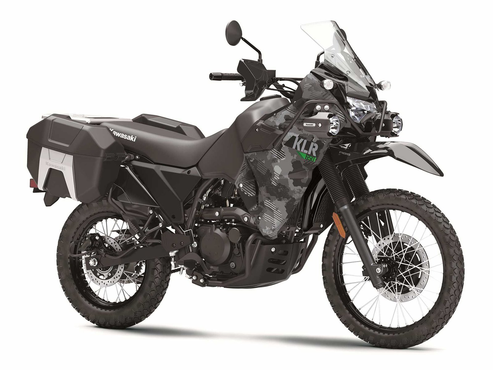 Le KLR650 Adventure est disponible en Camo Cypher Grey, quel que soit le choix de l'ABS.