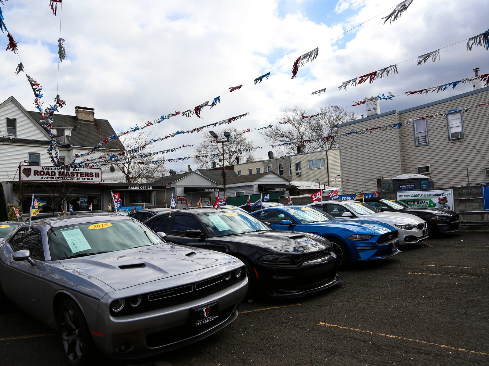 Lot de voitures d'occasion avec muscle cars