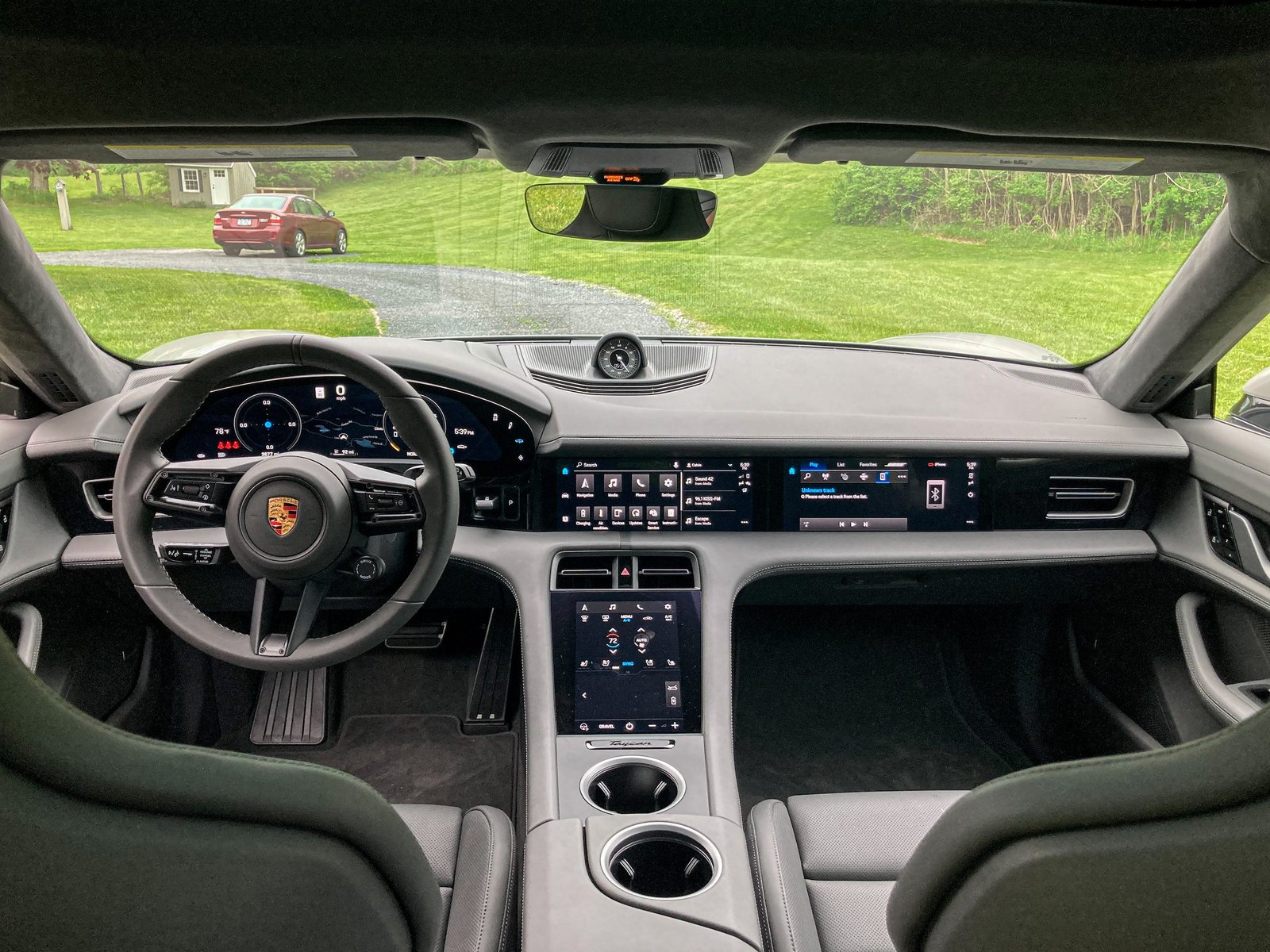 La Porsche Taycan Turbo S Cross Turismo 2021.